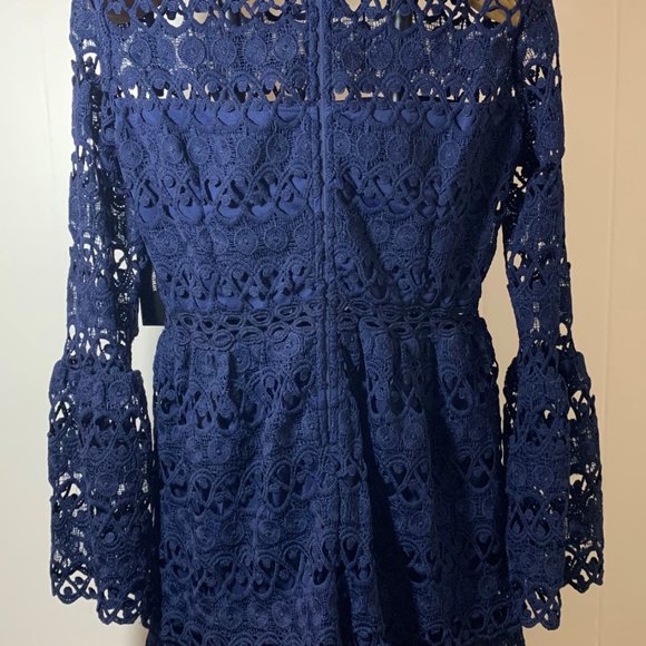 NWT Lulu's Navy Blue Tiered Lace Midi Dress with Bell Sleeves - sz Large - Picture 4 of 5